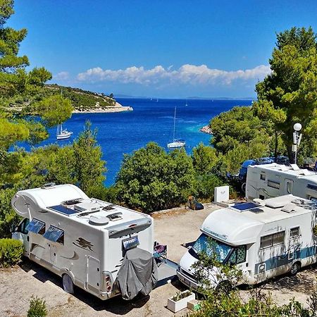 Kamp Vira Mobile Homes ฮวาร์ ภายนอก รูปภาพ