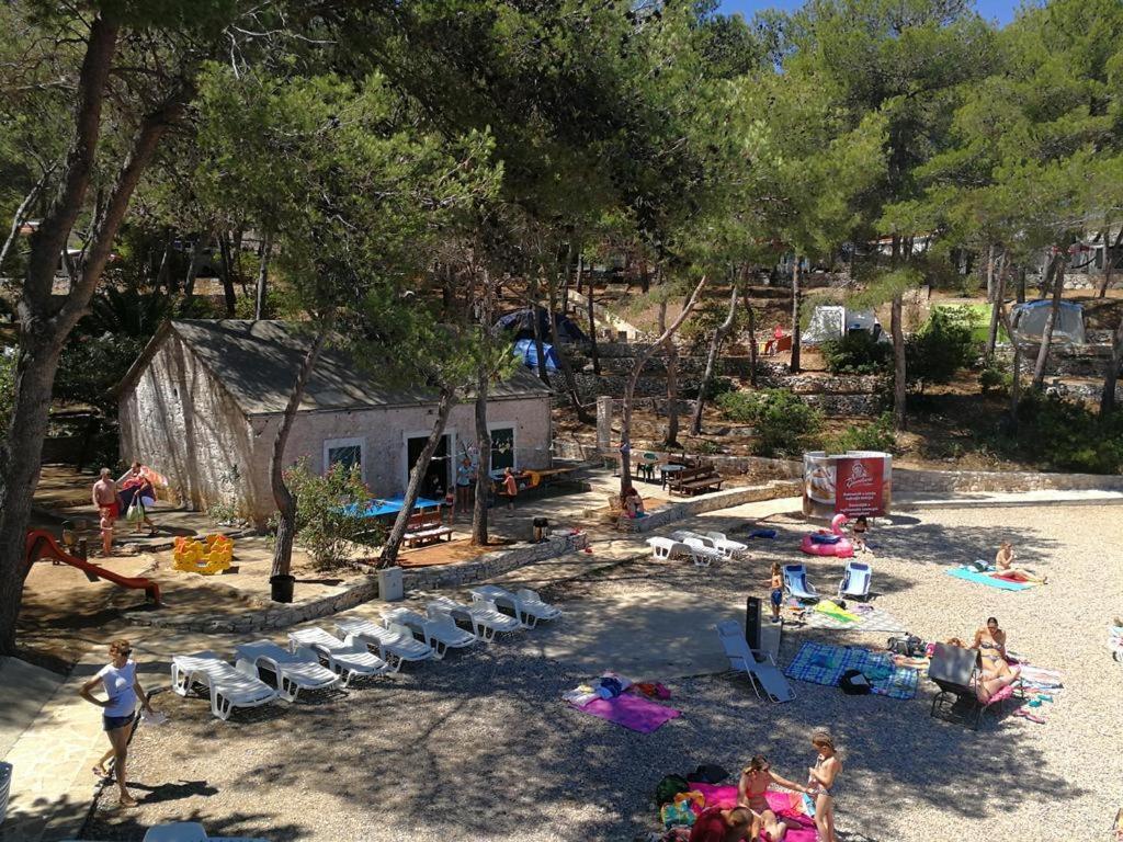 Kamp Vira Mobile Homes ฮวาร์ ภายนอก รูปภาพ