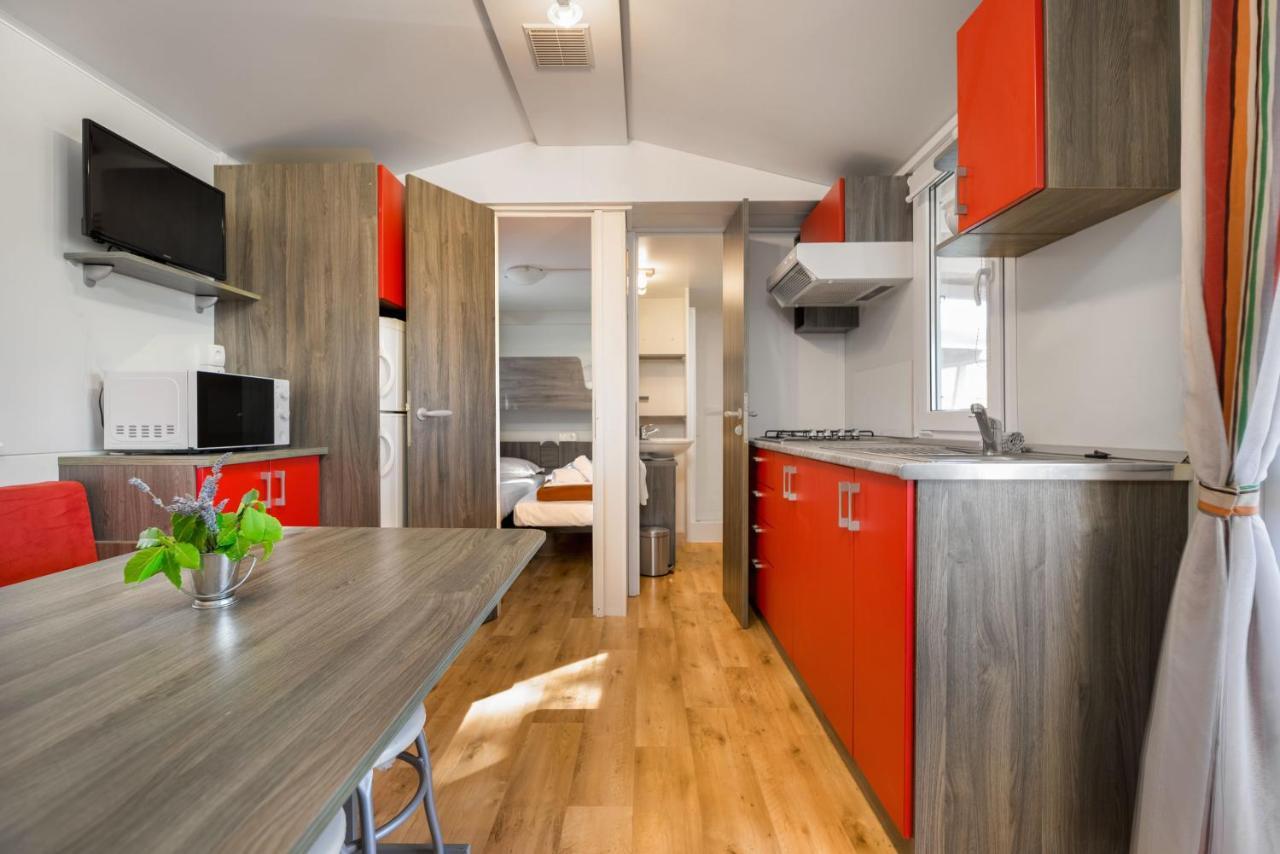 Kamp Vira Mobile Homes ฮวาร์ ภายนอก รูปภาพ