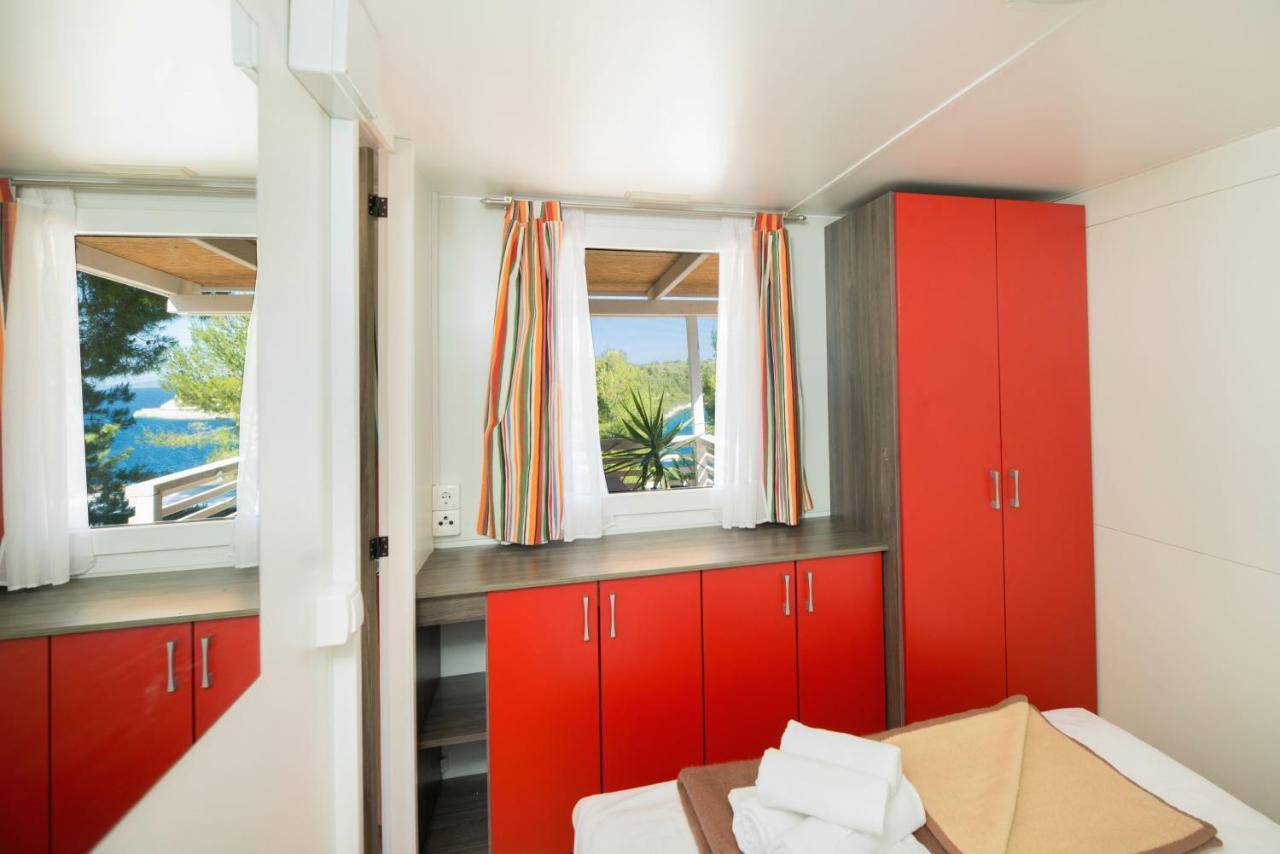 Kamp Vira Mobile Homes ฮวาร์ ภายนอก รูปภาพ