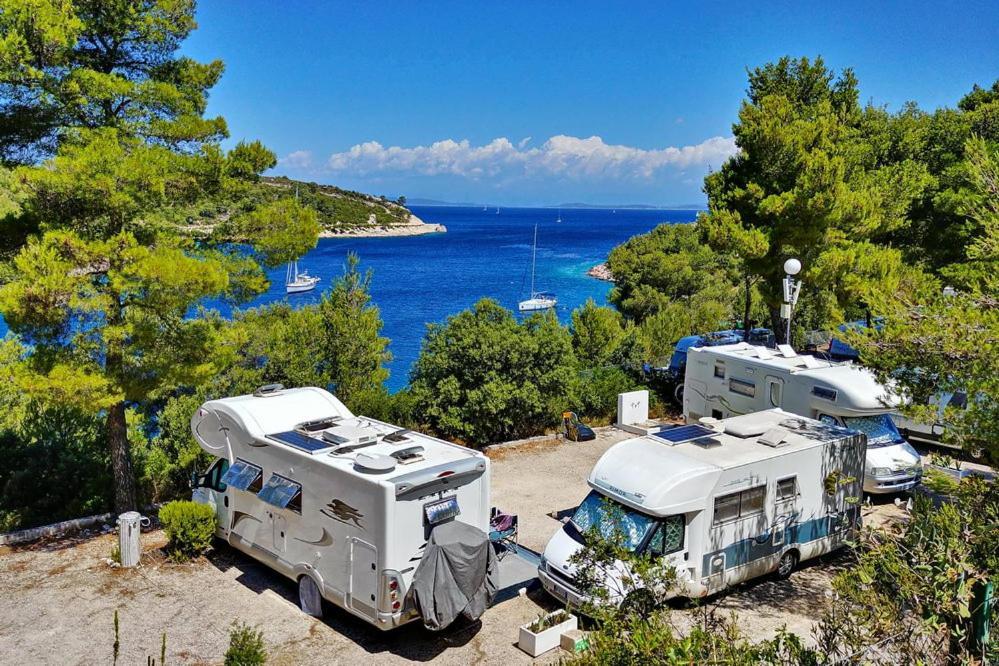 Kamp Vira Mobile Homes ฮวาร์ ภายนอก รูปภาพ
