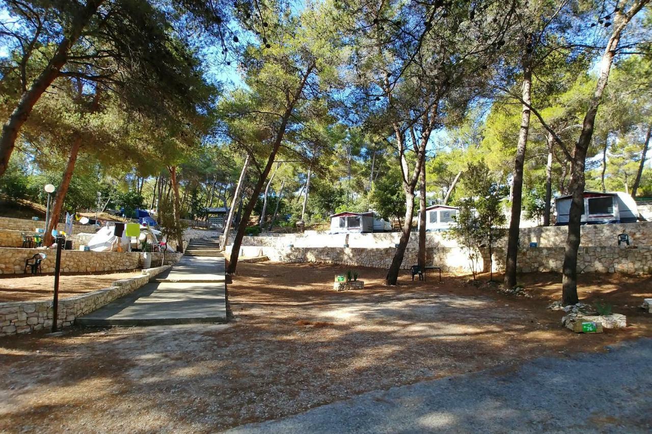 Kamp Vira Mobile Homes ฮวาร์ ภายนอก รูปภาพ